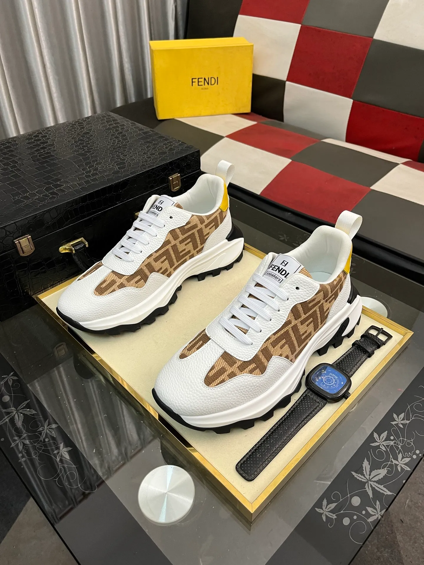Men's Men's Shoes💰458⌚️⌚️[FENDI] Fendi's classic and comfortable men's, this complex sneaker is made of soft calfskin➕genuine leather lining➕original ultra-light rubber material with rough outsole. This unique light style is suitable for the casual and refined sensibility of this season. It is comfortable and natural on the feet. It is an everyday style for casual travel in autumn and winter! Code number: 38-443️⃣Colors available